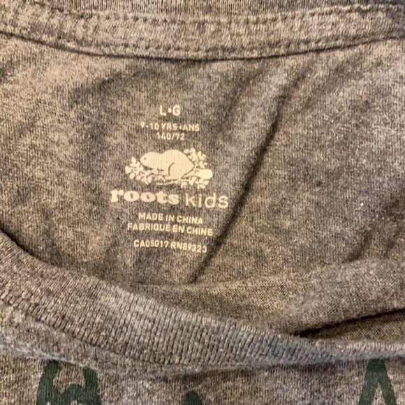 Roots Canada T-Shirt Bundle. Boys Large (Gray) and XXL (Red) - Picture 4 of 7